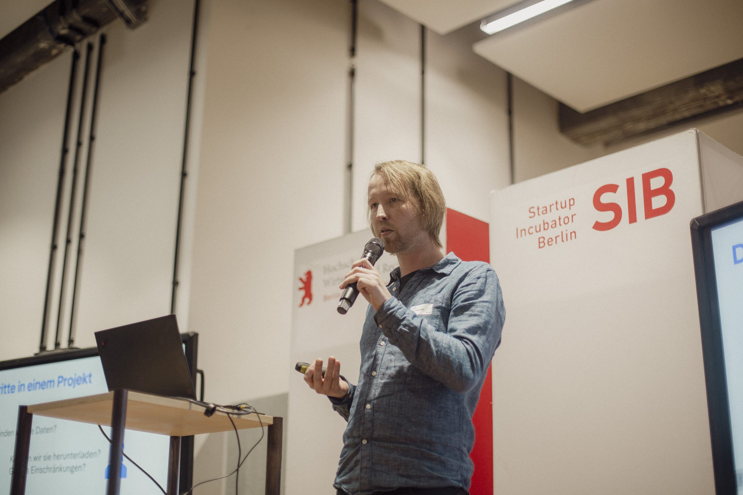 Malte Zamzow presenting the AD4GD project to the audience of "WasserWerkstatt". Image: KWB.