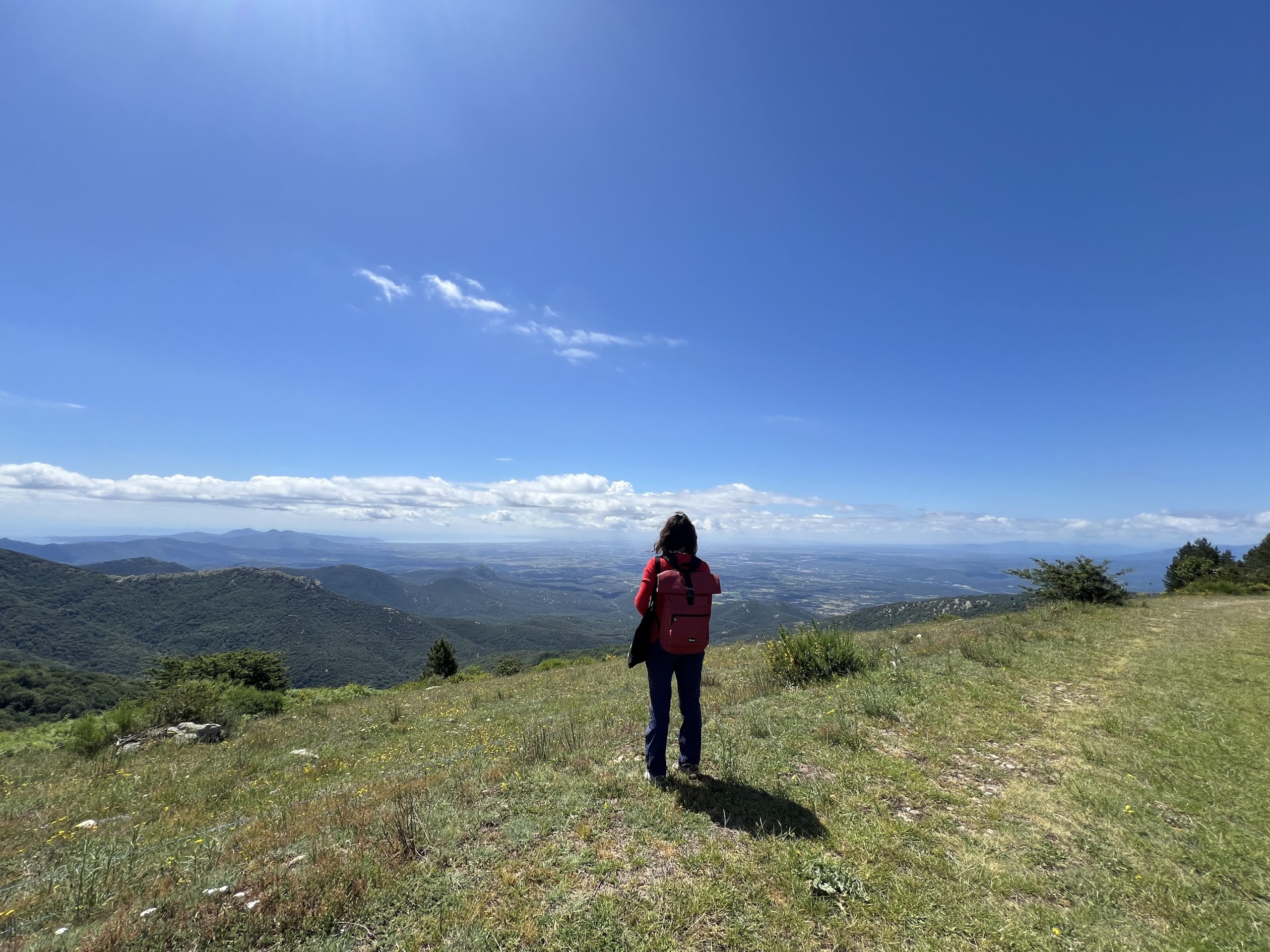 Woman looking into a landscape in Catalonia. Author: Diego de la Vega.